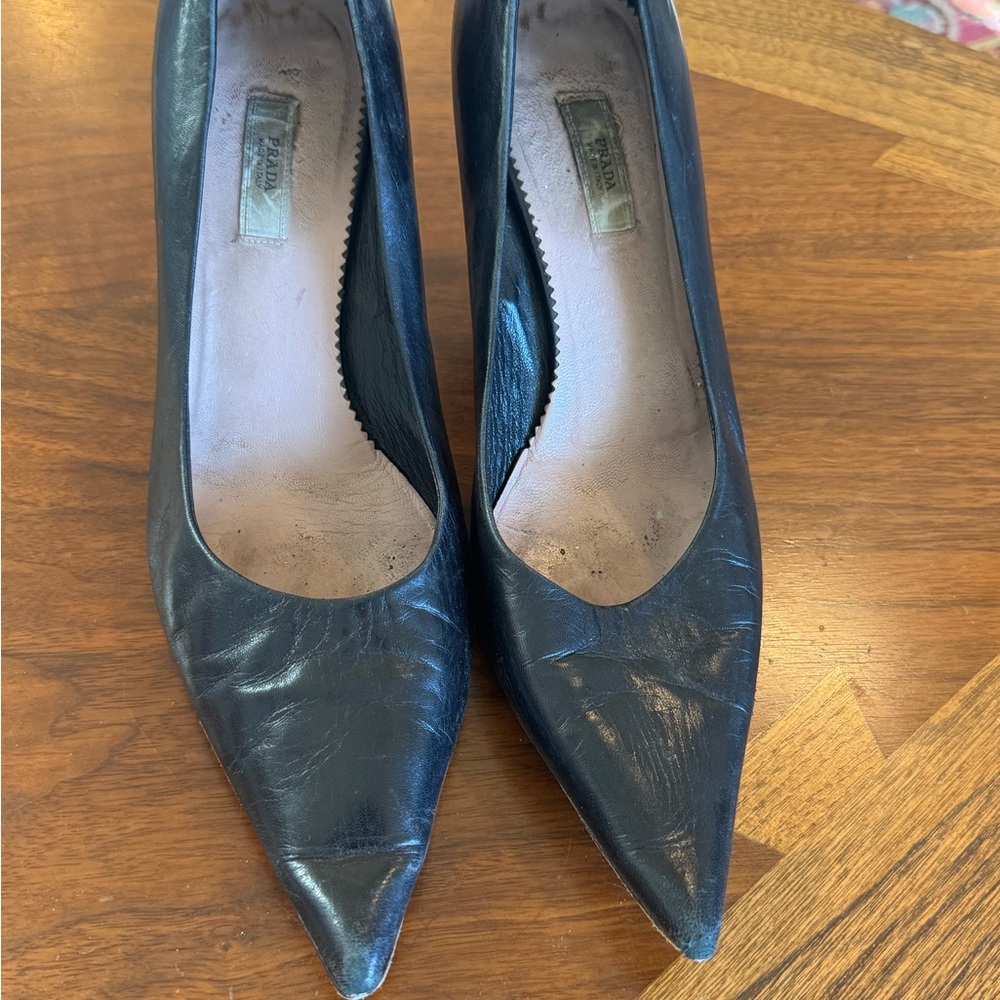 Very well-loved Prada Black Leather Pointed Toe Heels